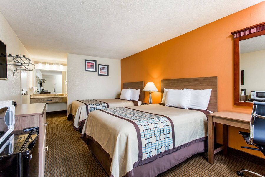 Days Inn By Wyndham Norfolk Airport — Guest room