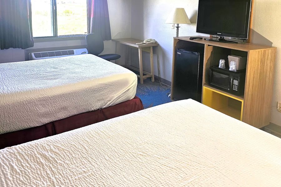 Days Inn By Wyndham North Sioux City — Guest room