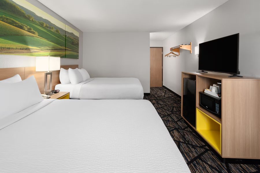 Days Inn by Wyndham Ogallala — Guest room