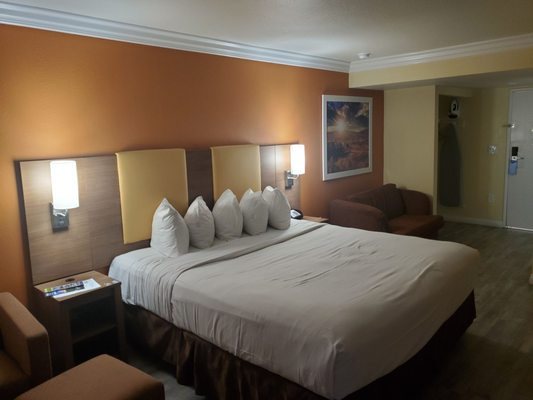 Days Inn by Wyndham Palm Springs — Guest room