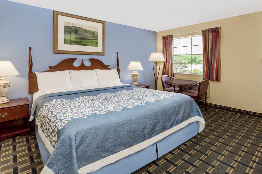 Days Inn by Wyndham Plymouth — Guest room