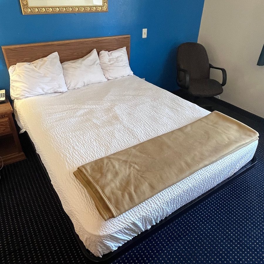 Days Inn by Wyndham Pocatello University Area — Guest room