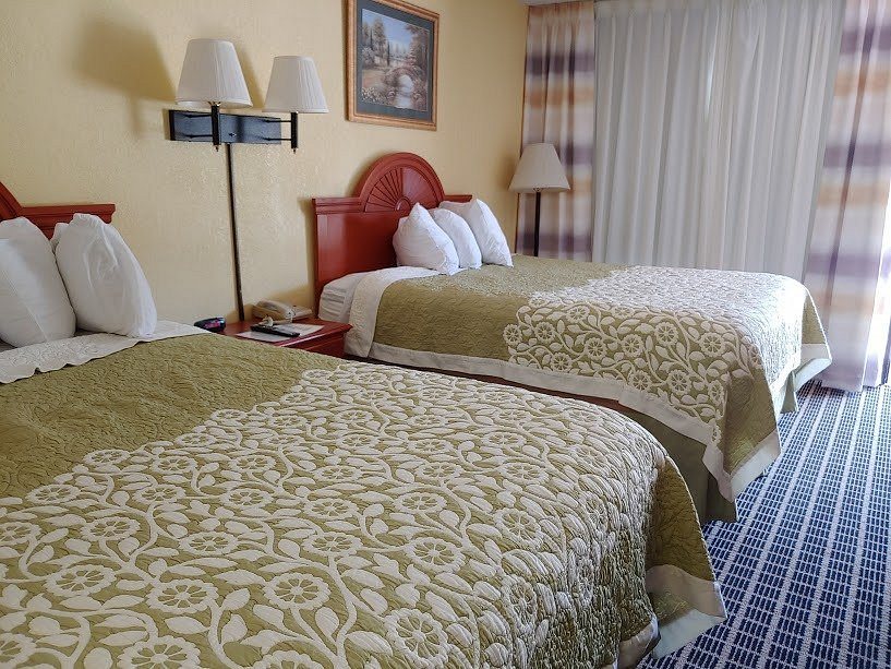 Days Inn by Wyndham Princeton — Guest room