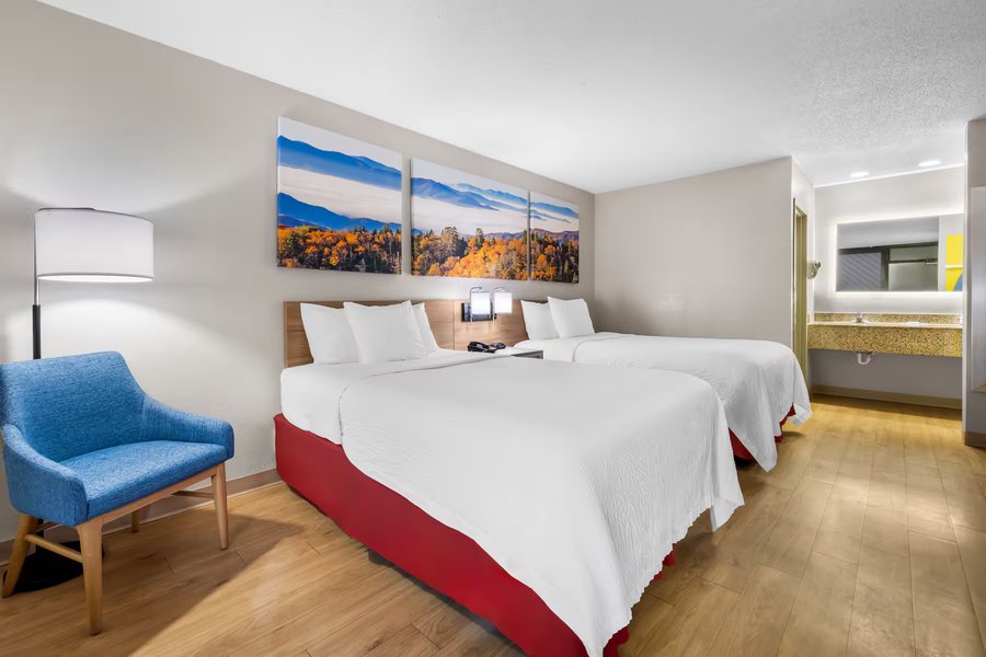 Days Inn by Wyndham Raleigh Midtown — Guest room