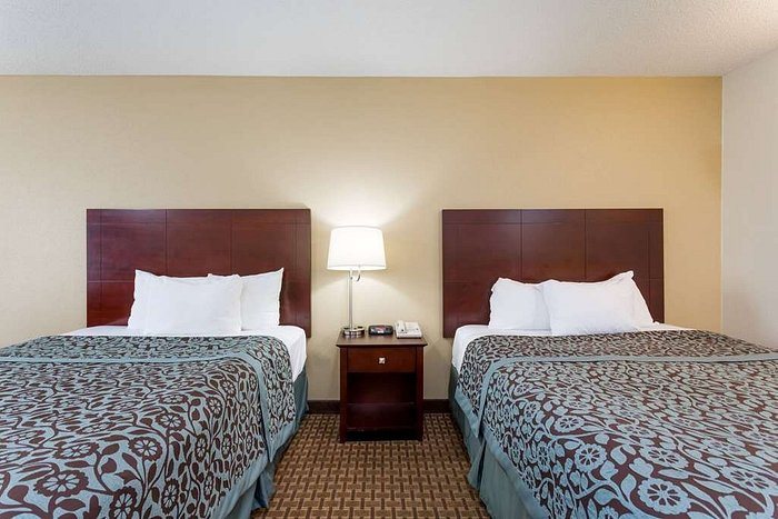 Days Inn by Wyndham Reidsville — Guest room