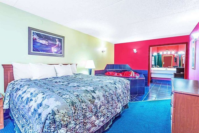 Days Inn by Wyndham Richmond South — Guest room