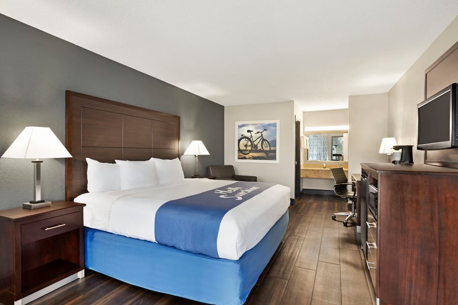 Days Inn by Wyndham Rock Hill — Guest room