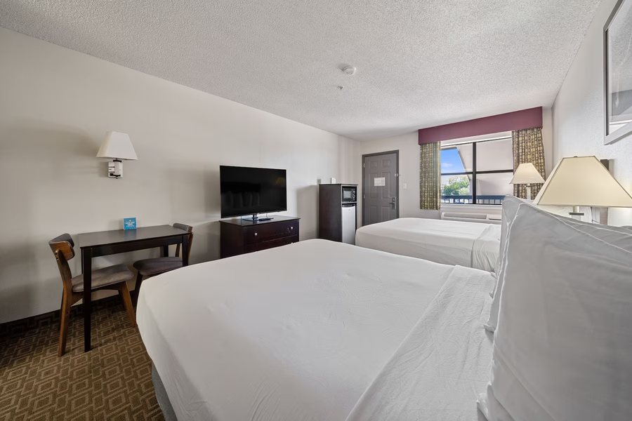 Days Inn By Wyndham Round Rock — Guest room