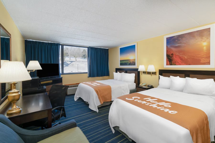Days Inn by Wyndham Scranton PA — Guest room