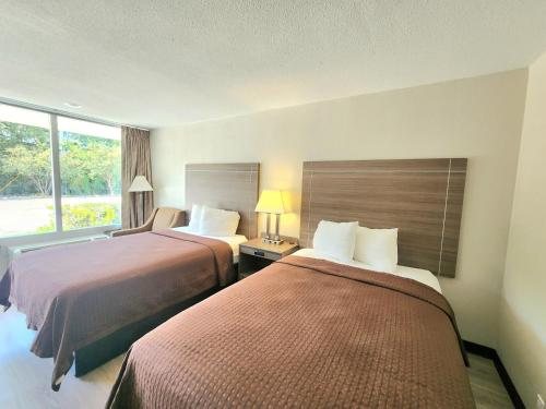 Days Inn by Wyndham Seguin TX — Guest room