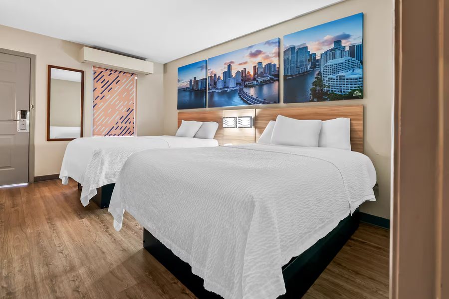 Days Inn by Wyndham Simpsonville — Guest room