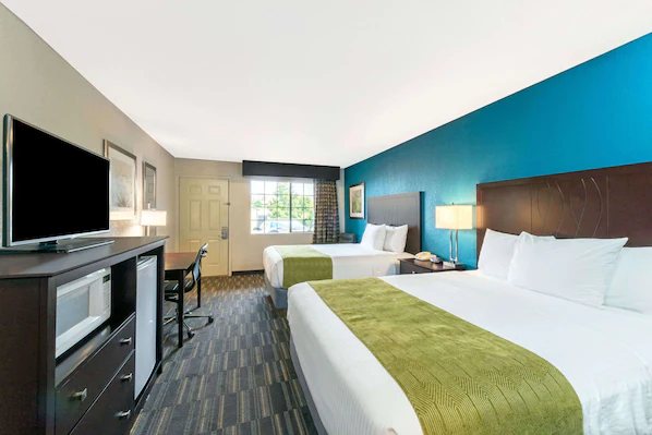 Days Inn by Wyndham Snyder — Guest room