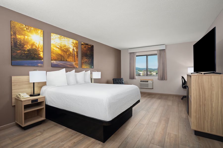 Days Inn by Wyndham Spearfish — Guest room