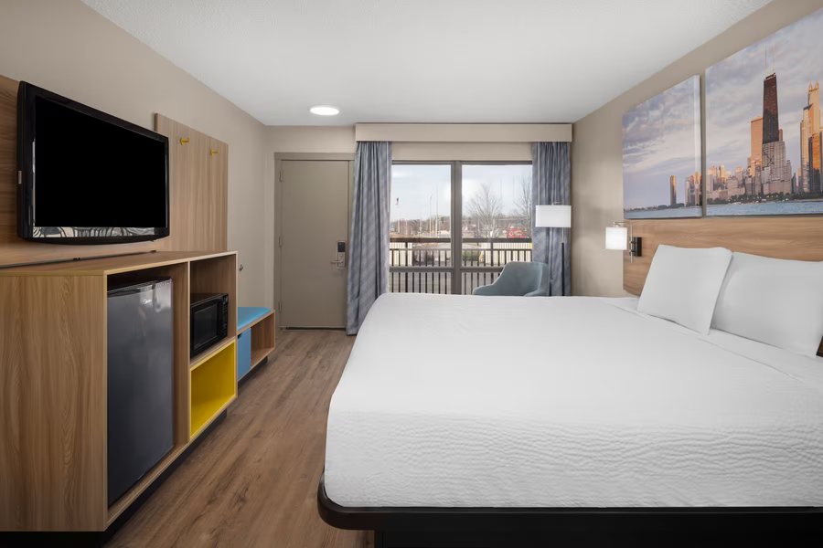 Days Inn by Wyndham St Charles IL — Guest room