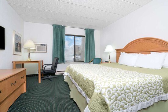 Days Inn by Wyndham St Cloud — Guest room