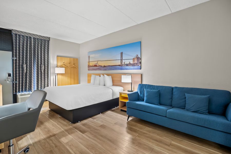 Days Inn by Wyndham Statesboro — Guest room