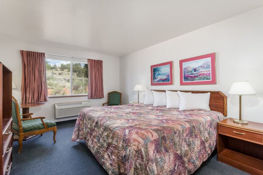 Days Inn by Wyndham Torrey Capital Reef — Guest room