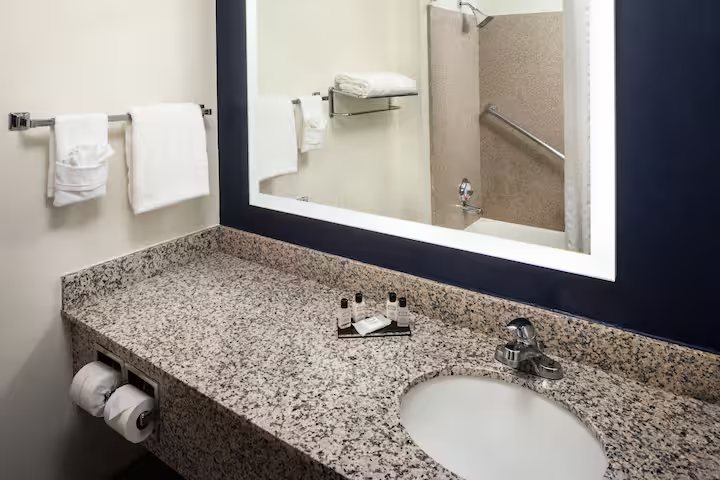 Days Inn by Wyndham Tucson Airport — Bathroom