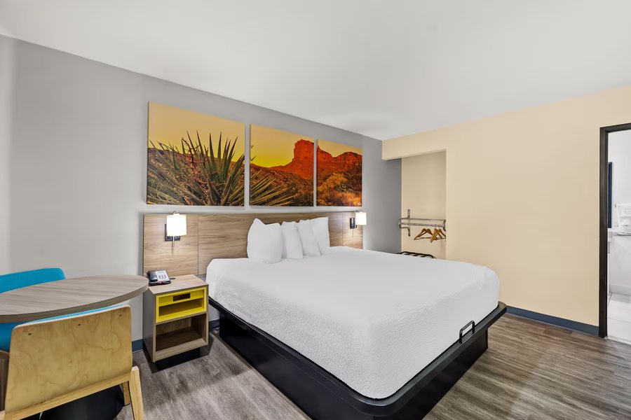 Days Inn by Wyndham Tucson Airport — Guest room