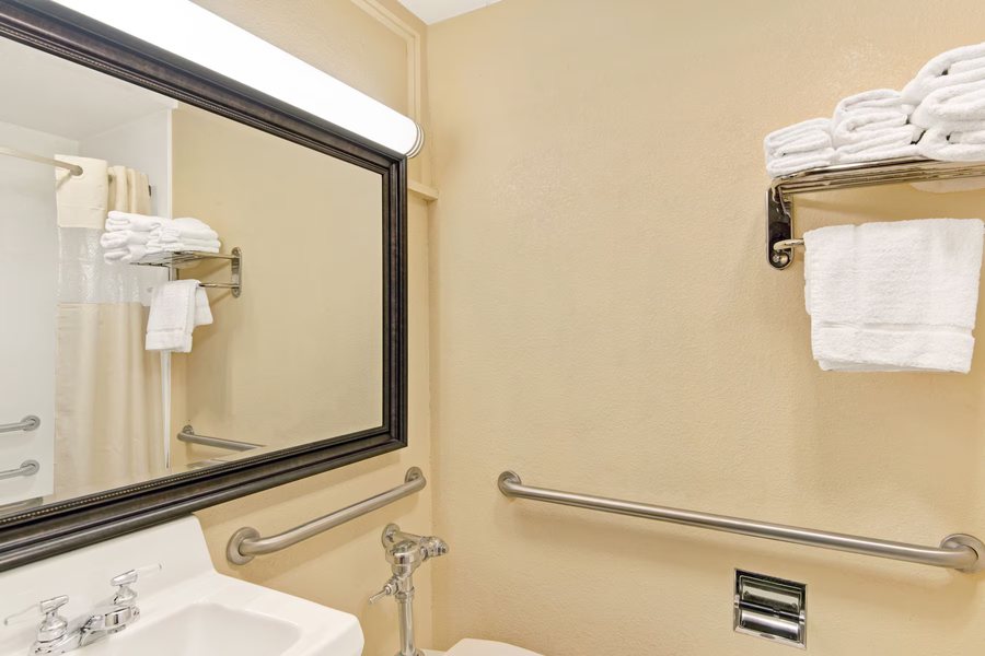 Days Inn by Wyndham Wall — Bathroom