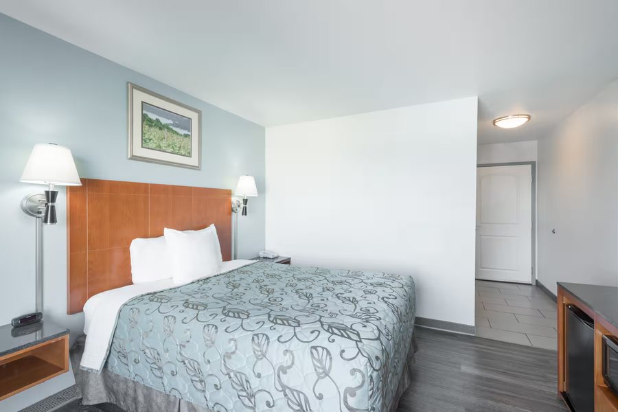Days Inn by Wyndham Watertown — Guest room