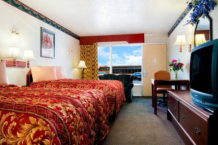 Days Inn by Wyndham Waycross — Guest room