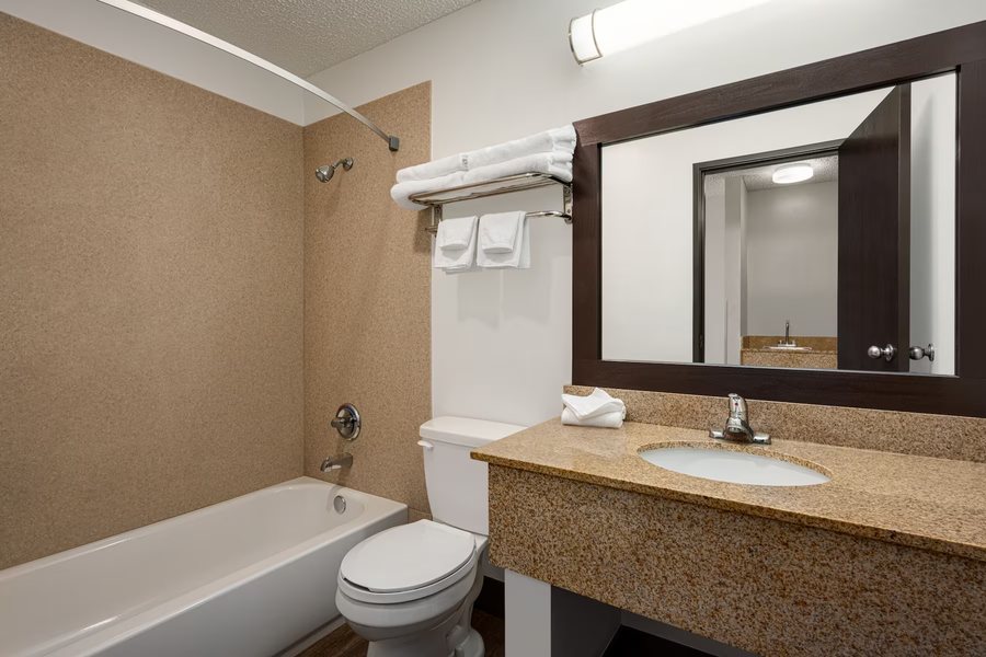Days Inn by Wyndham West Covina — Bathroom