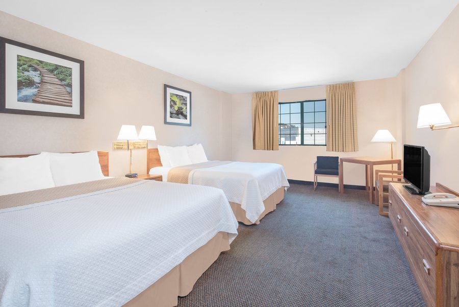 Days Inn by Wyndham West Rapid City — Guest room