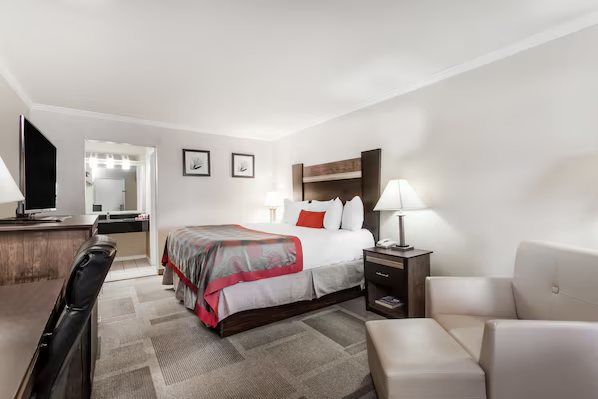 Days Inn By Wyndham Wilmington Brandywine — Guest room