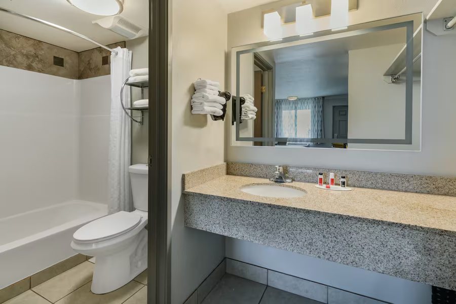 Days Inn by Wyndham Winona — Bathroom