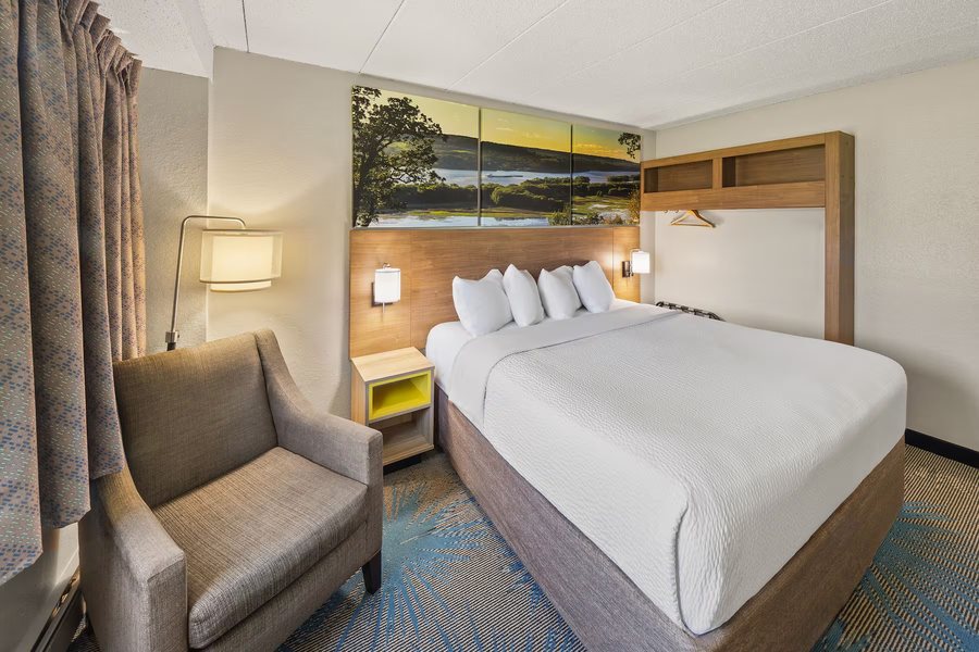 Days Inn by Wyndham Winona — Guest room