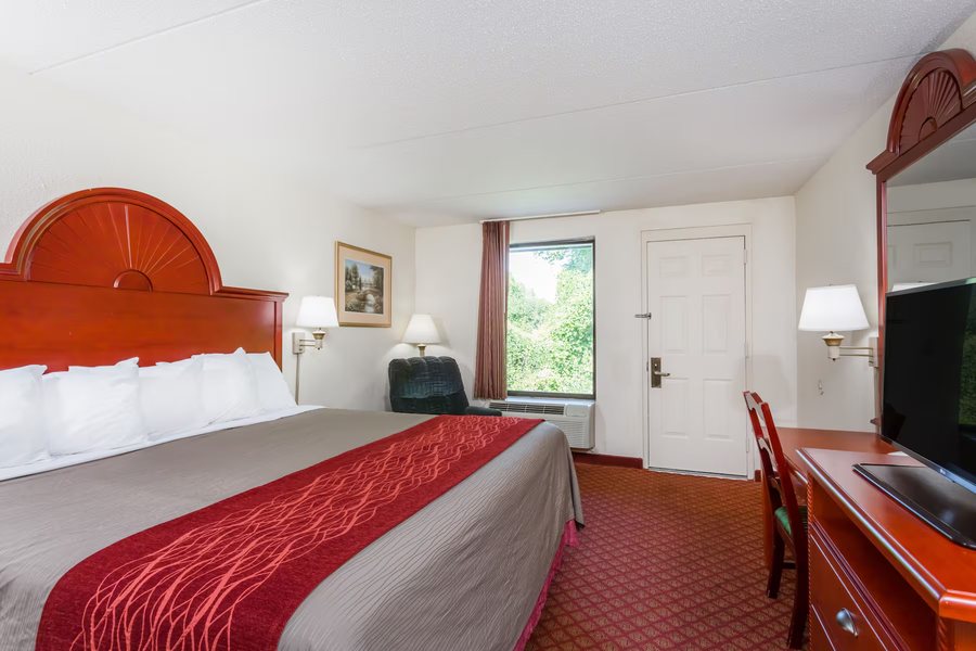 Days Inn by Wyndham Winston Salem North — Guest room