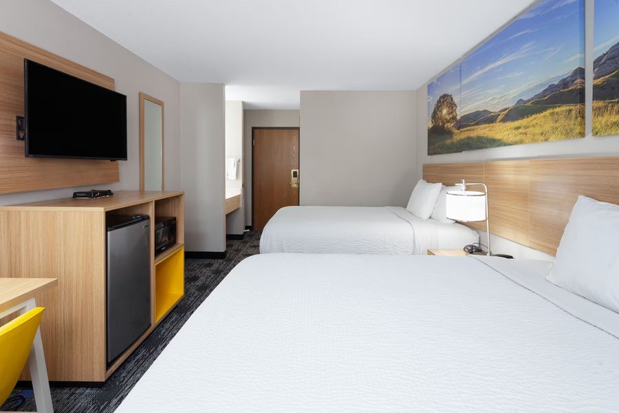 Days Inn by Wyndham Wooster — Guest room