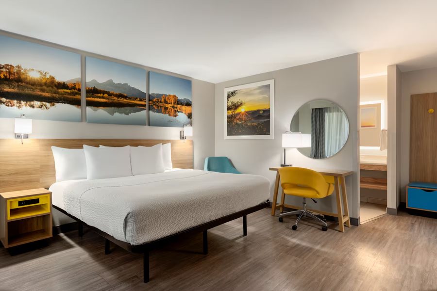 Days Inn by Wyndham Worland — Guest room