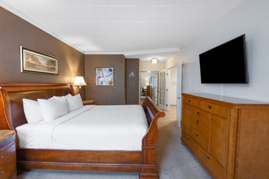 Days Inn by Wyndham York — Guest room
