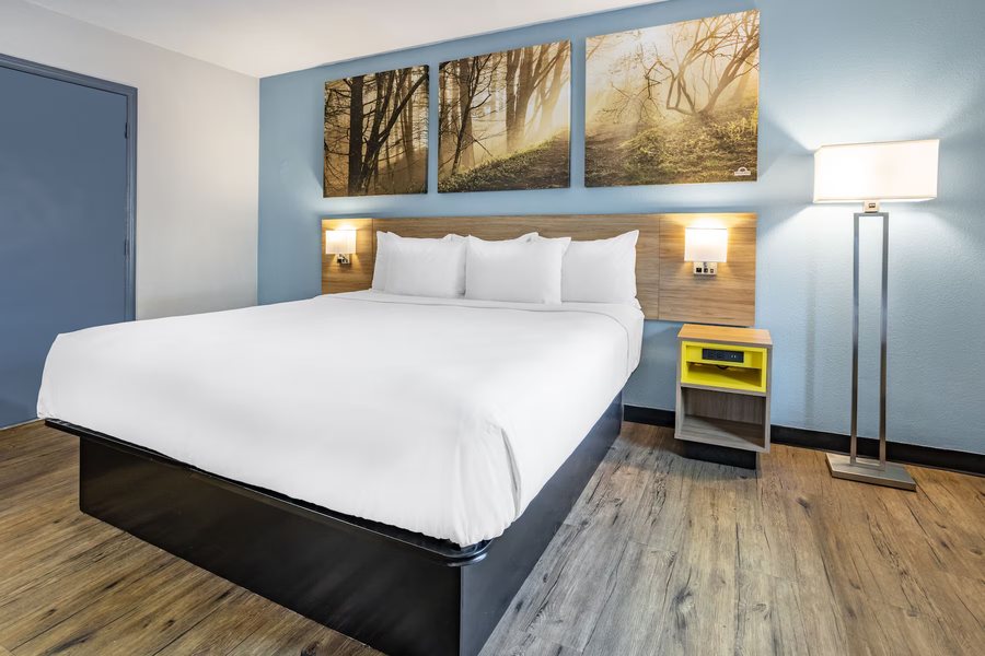 Days Inn Glenwood Crabtree — Guest room