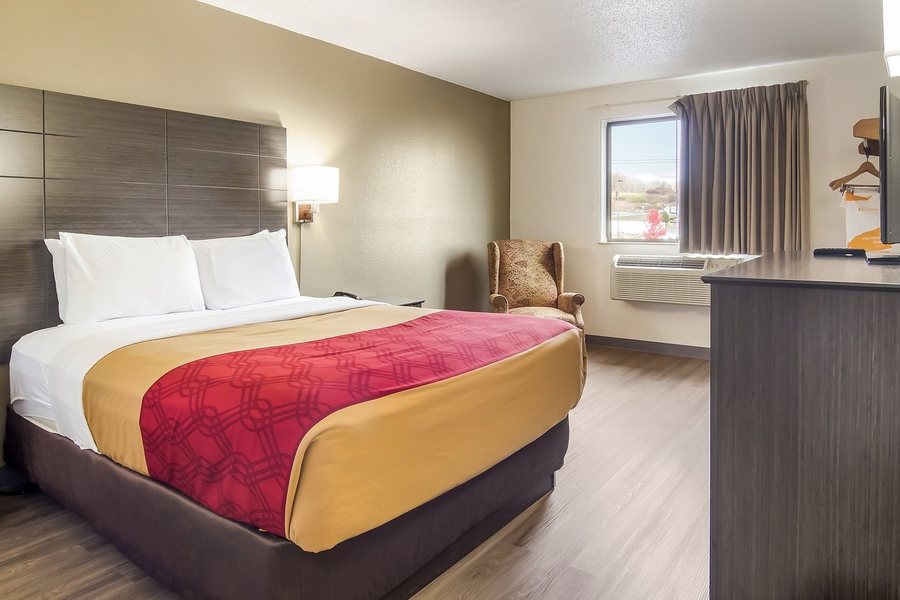 Days Inn Somerset PA I 70 I 76 — Guest room