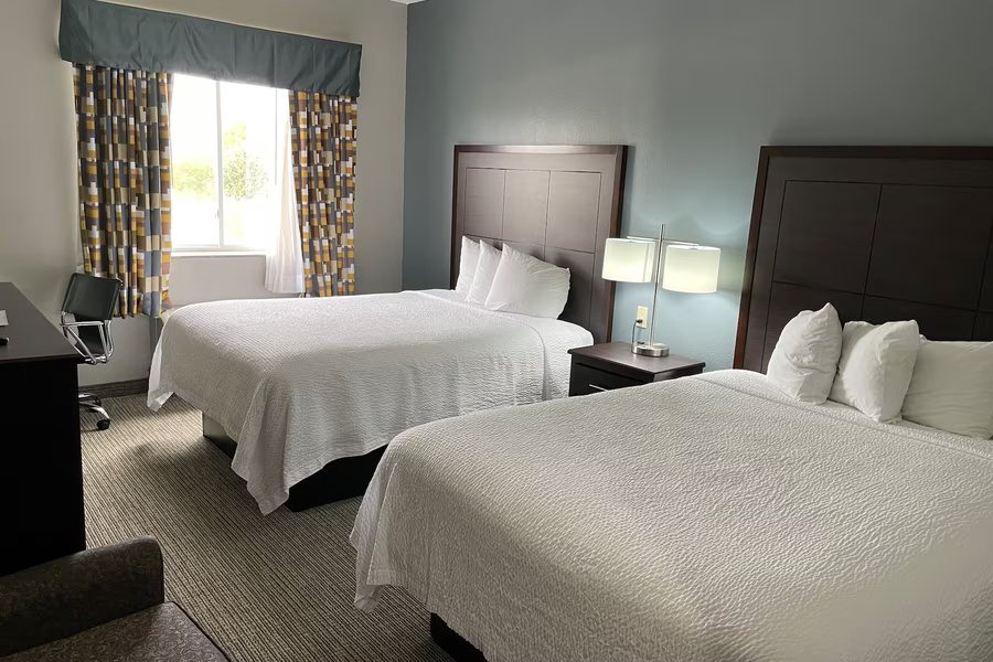 Days Inn Suites by Wyndham Cleburne TX — Guest room