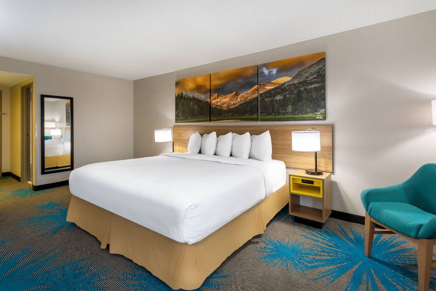Days Inn Suites by Wyndham Denver International Airport — Guest room