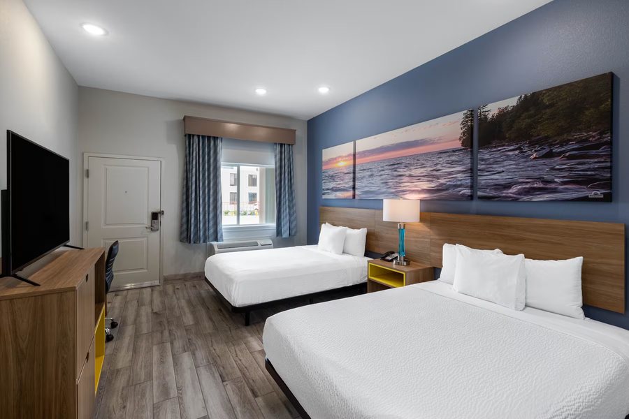 Days Inn Suites By Wyndham Downtown University Of Houston — Guest room