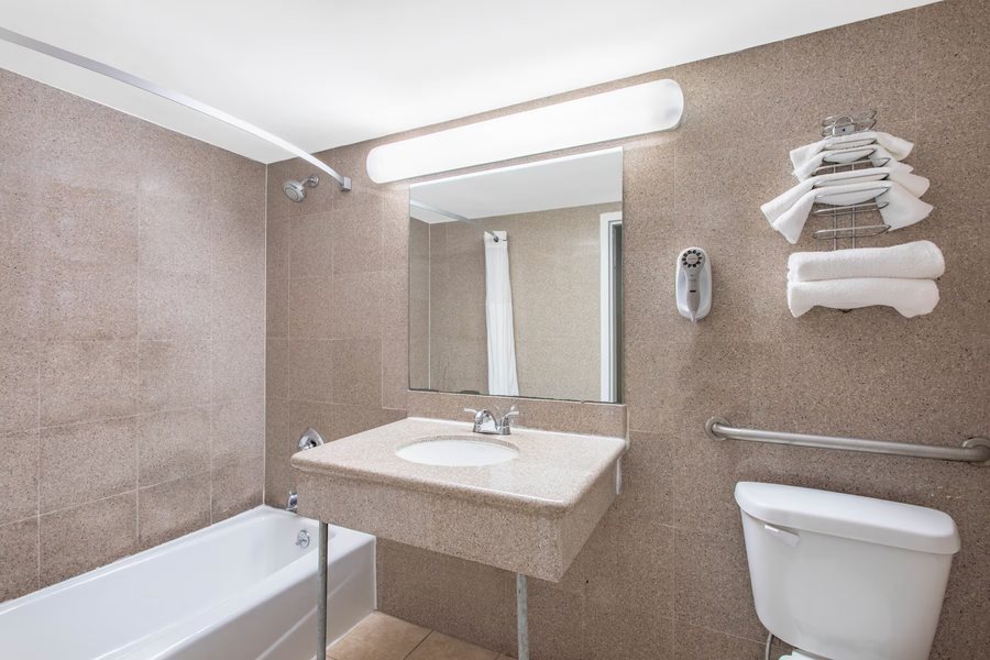 Days Inn Suites by Wyndham Elyria — Bathroom
