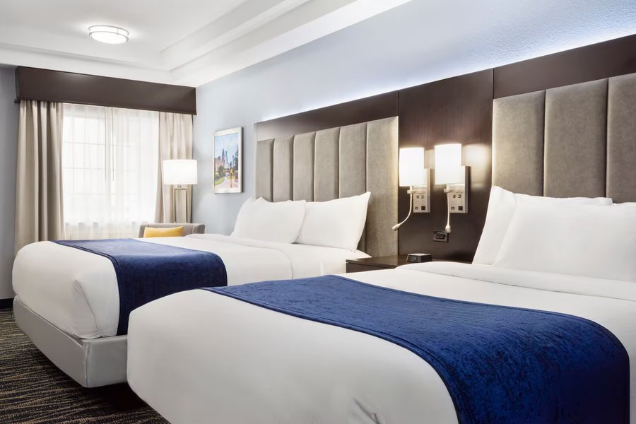 Days Inn Suites by Wyndham Houston Hobby Airport — Guest room