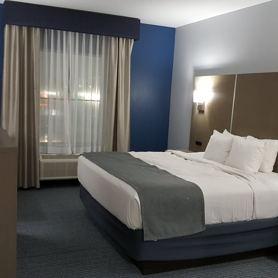 Days Inn Suites by Wyndham Houston NW Cypress — Guest room
