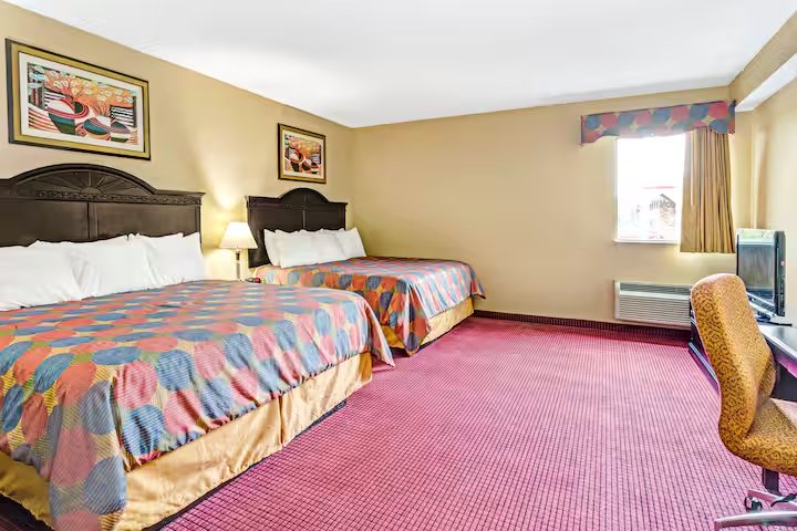 Days Inn Suites by Wyndham Jeffersonville in — Guest room