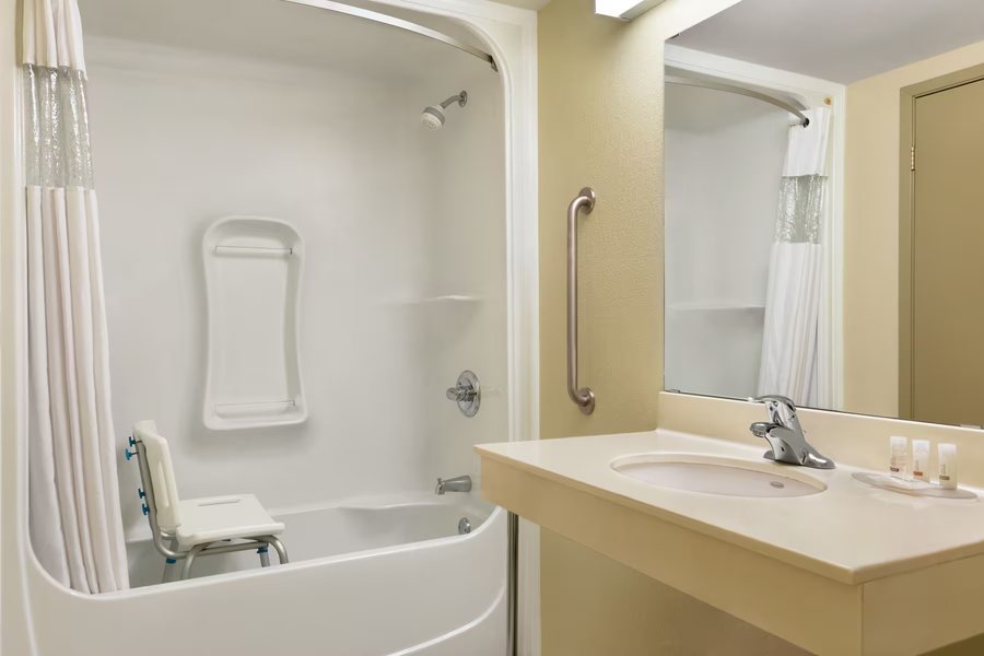 Days Inn Suites by Wyndham La Porte — Bathroom