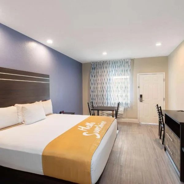 Days Inn Suites by Wyndham La Porte — Guest room