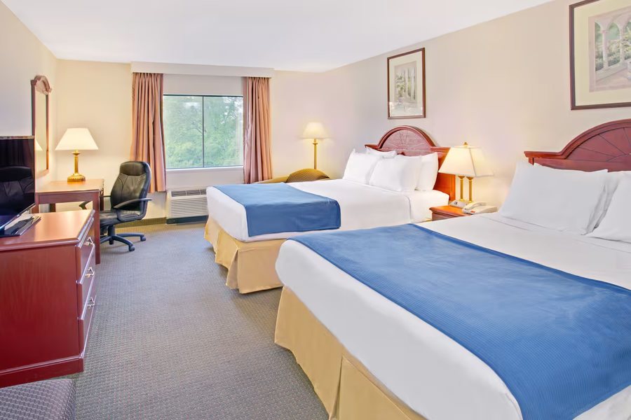 Days Inn Suites by Wyndham Laurel Near Fort Meade — Guest room