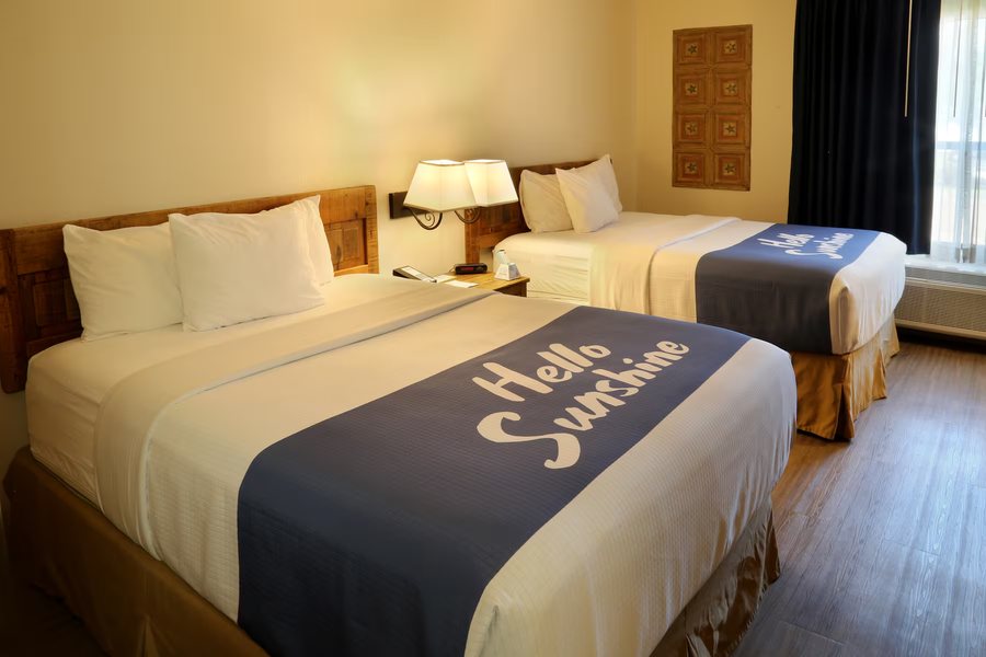 Days Inn Suites by Wyndham Llano — Guest room