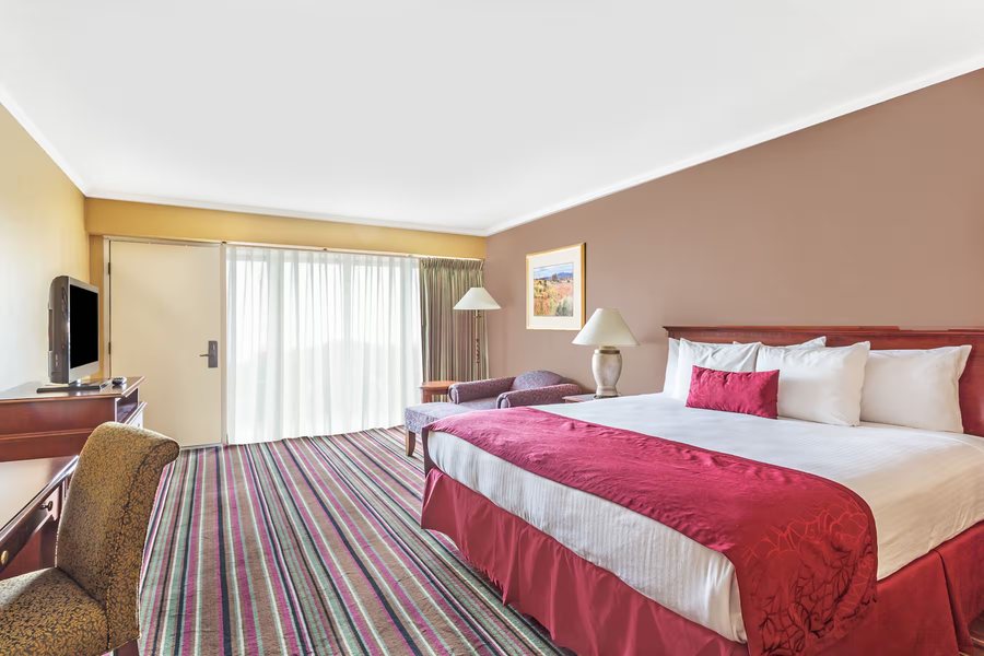 Days Inn Suites by Wyndham Logan — Guest room