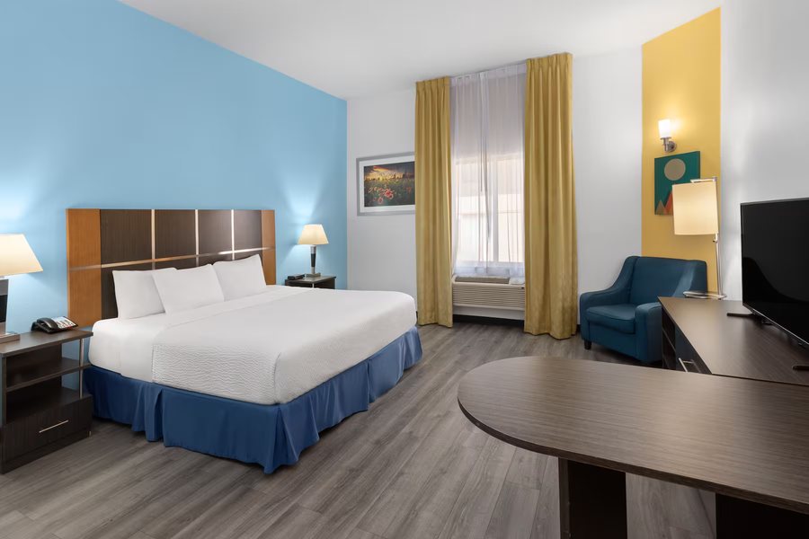 Days Inn Suites by Wyndham Lubbock Medical Center — Guest room